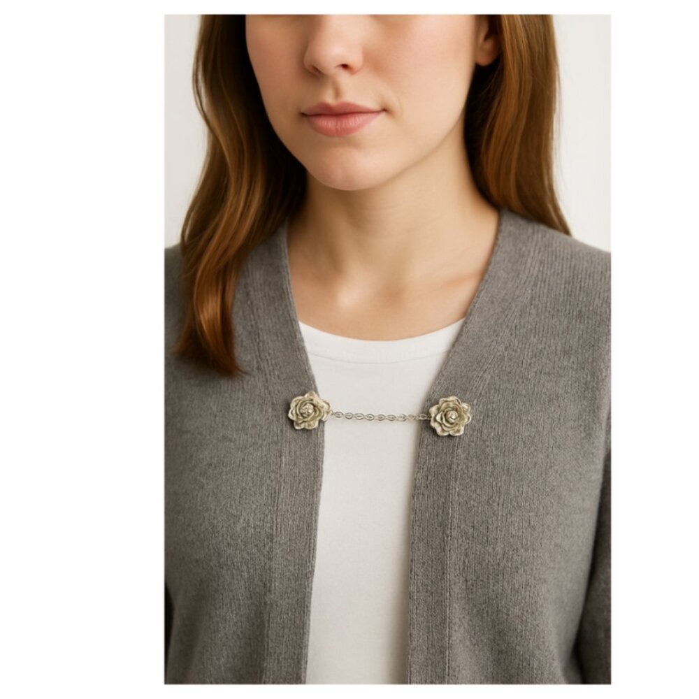 Dainty Flower Sweater Clip | Vintage-Inspired Floral Cardigan Guard - Picture 2 of 10